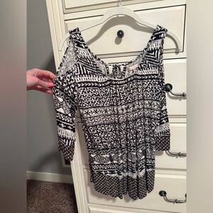 Cold shoulder skies are blue top